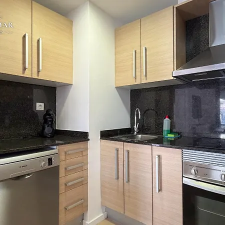 Joie - Modern With Parking & Pool Apartament *